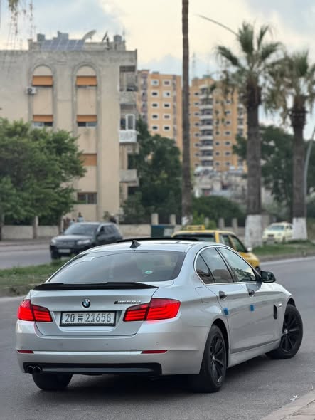 بي إم دبليو 520 2011 - صورة 3