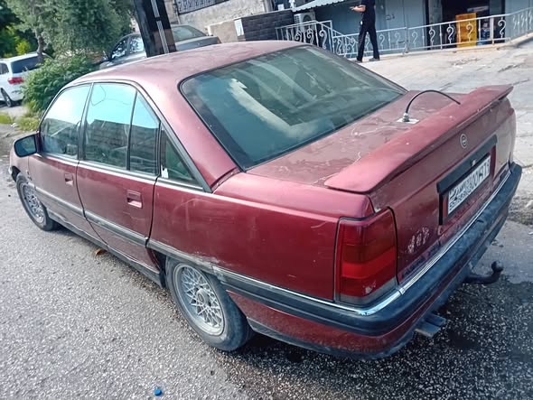 أوبل اوميكا 1992 - صورة 3