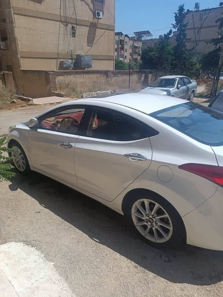 هيونداي افانتي 2012 - صورة 2