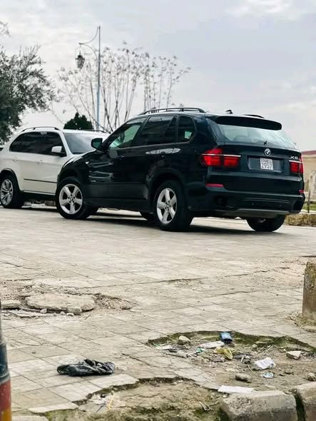 بي إم دبليو اكس 5 2012 - صورة 2