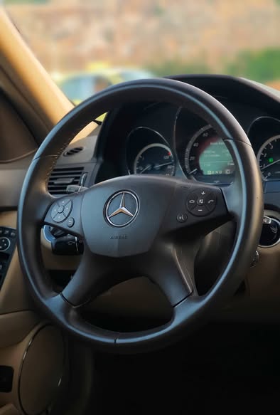 مرسيدس C300 2011 - صورة 2