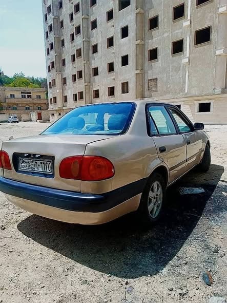 تويوتا كورولا 2002 - صورة 1
