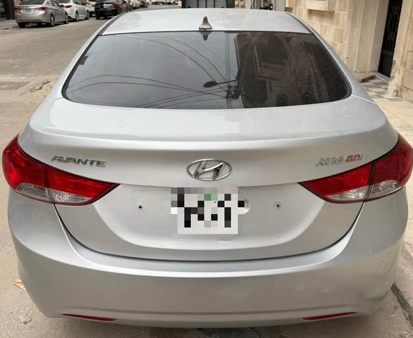 هيونداي افنتي 2011 - صورة 2