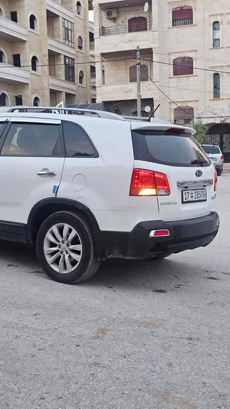كيا سورينتو 2010 - صورة 4