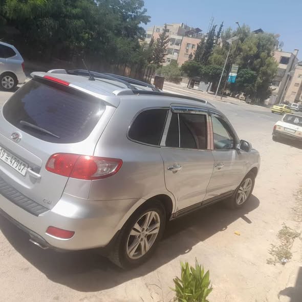هيونداي سنتافي 2009 - صورة 3