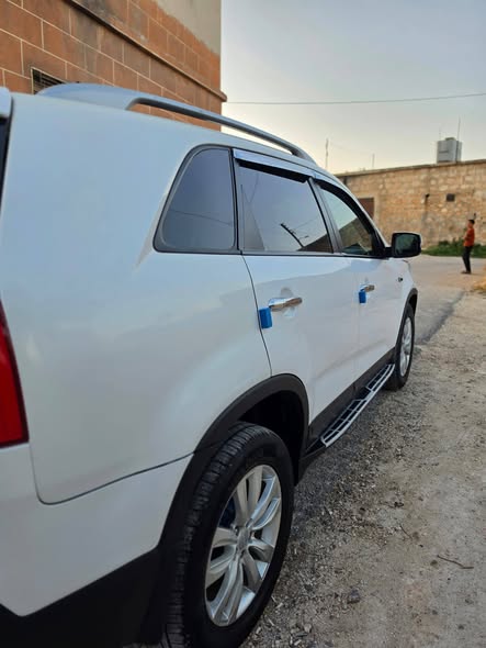 كيا سيرنتو 2011 - صورة 4