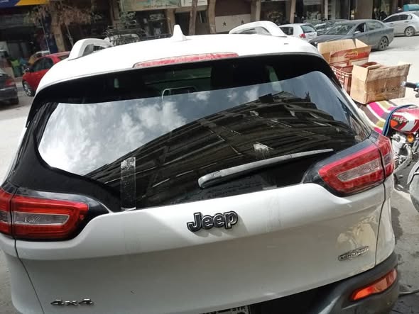 جيب شيروكي 2016 - صورة 1