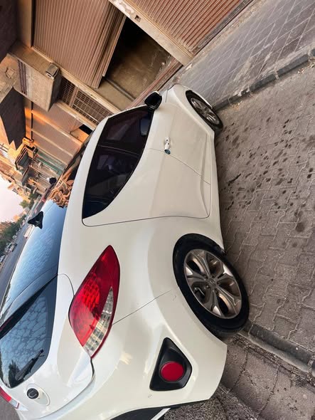 هيونداي فيلوستر 2012 - صورة 3