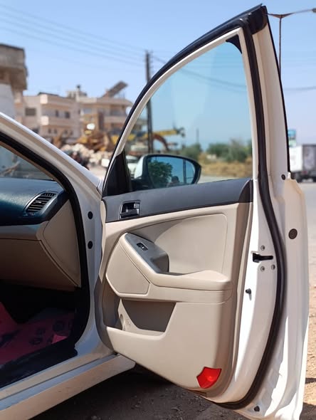 كيا K5 2011 - صورة 1