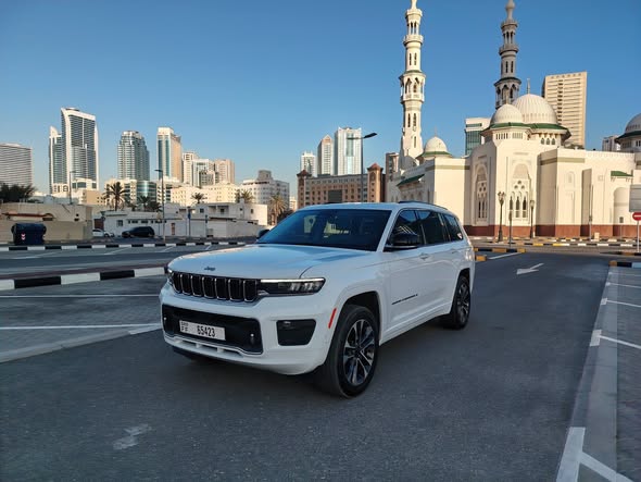 جيب جراند شيروكي 2022 - صورة 1