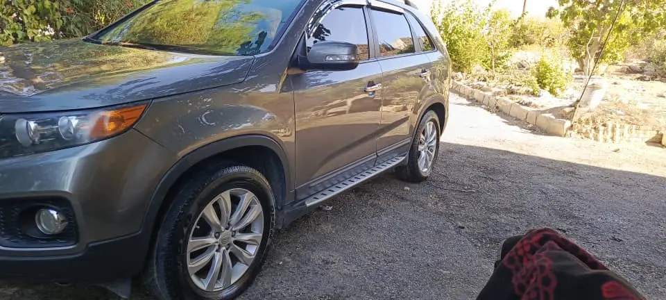 كيا سورينتو 2011 - SUV عائلية بحالة ممتازة - صورة 1