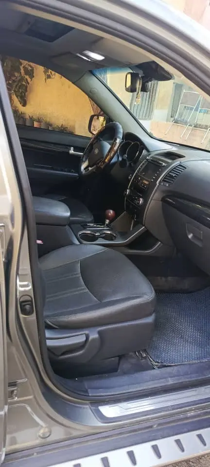 كيا سورينتو 2011 - SUV عائلية بحالة ممتازة - صورة 4