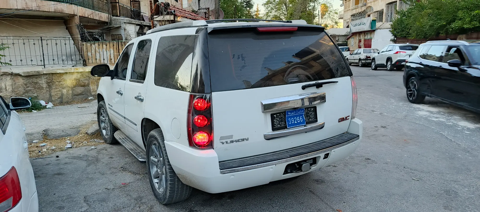 GMC Yukon 2009 سيارة عائلية فسيحة - صورة 3