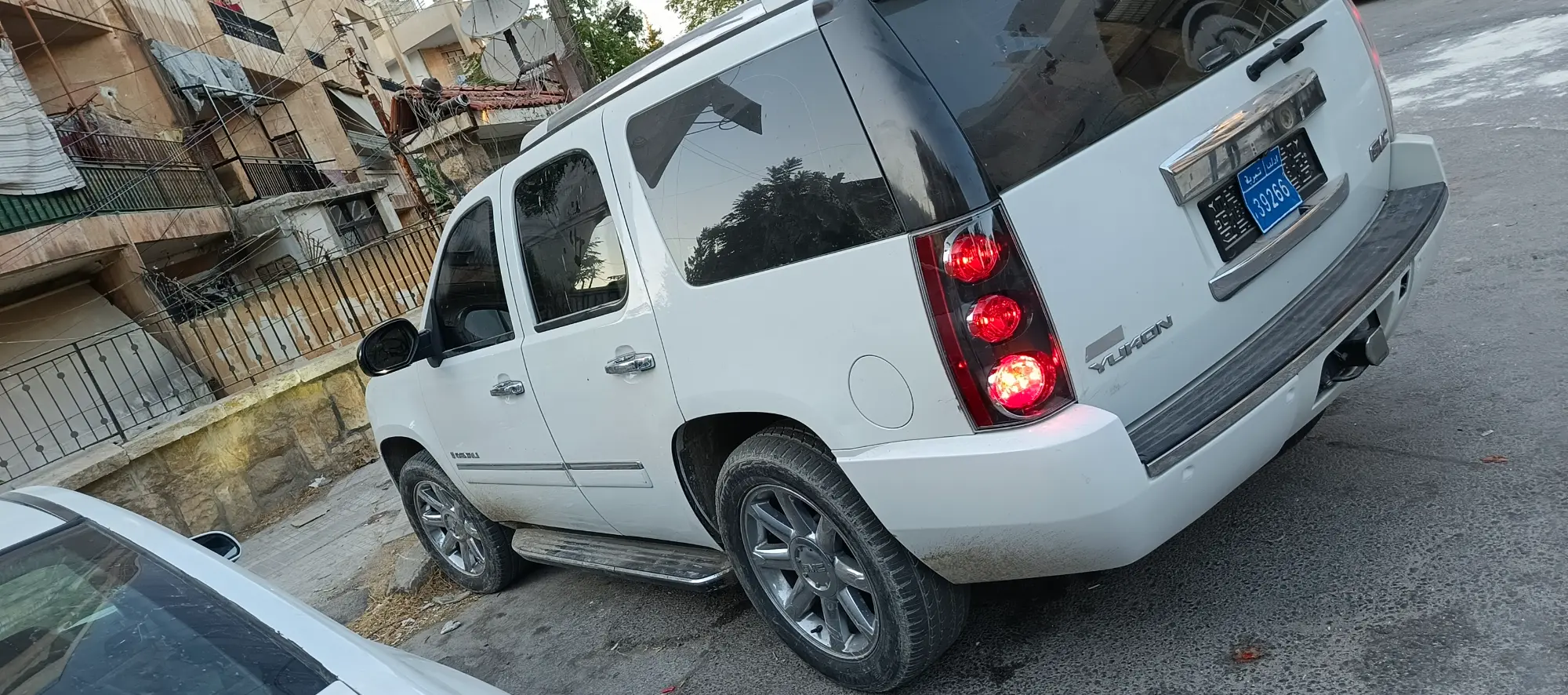GMC Yukon 2009 سيارة عائلية فسيحة - صورة 5