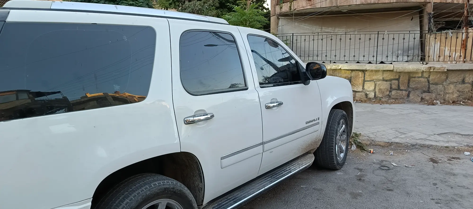 GMC Yukon 2009 سيارة عائلية فسيحة - صورة 6