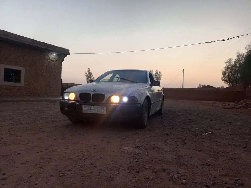 BMW 530i 2002 - سيارة سيدان أنيقة - صورة 1