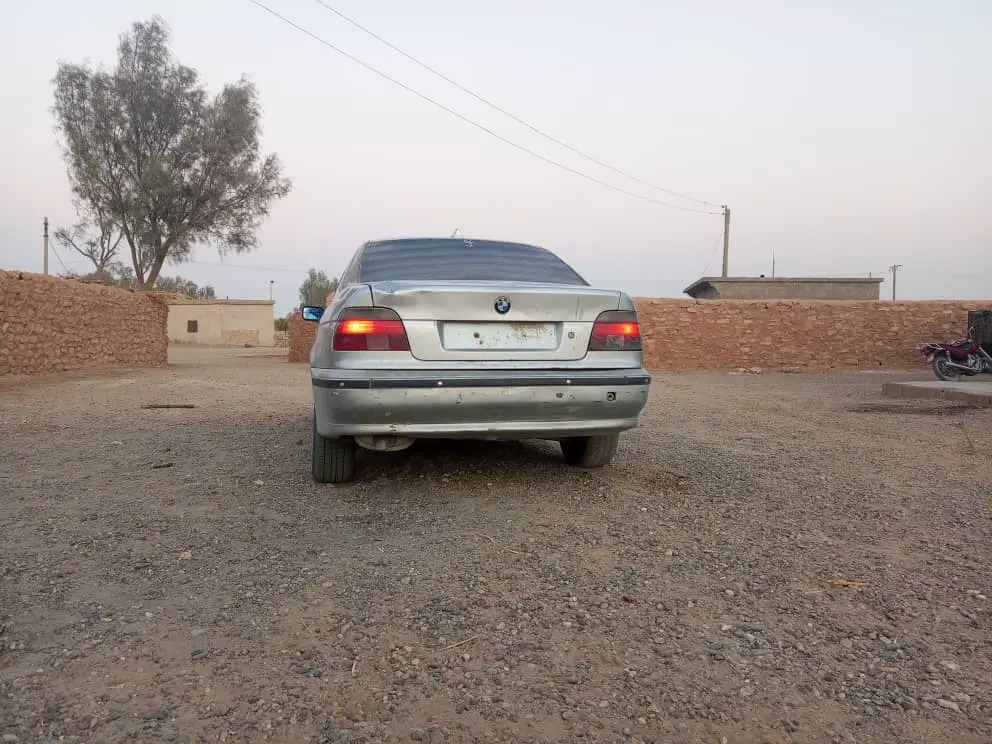 BMW 530i 2002 - سيارة سيدان أنيقة - صورة 5