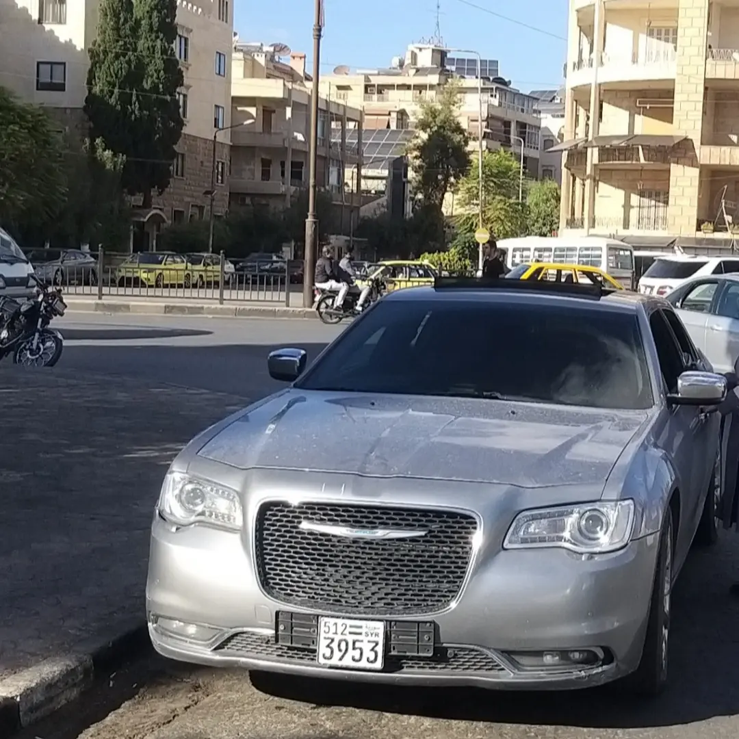 كرايسلر 300 - 2015 - بحالة ممتازة - صورة 3