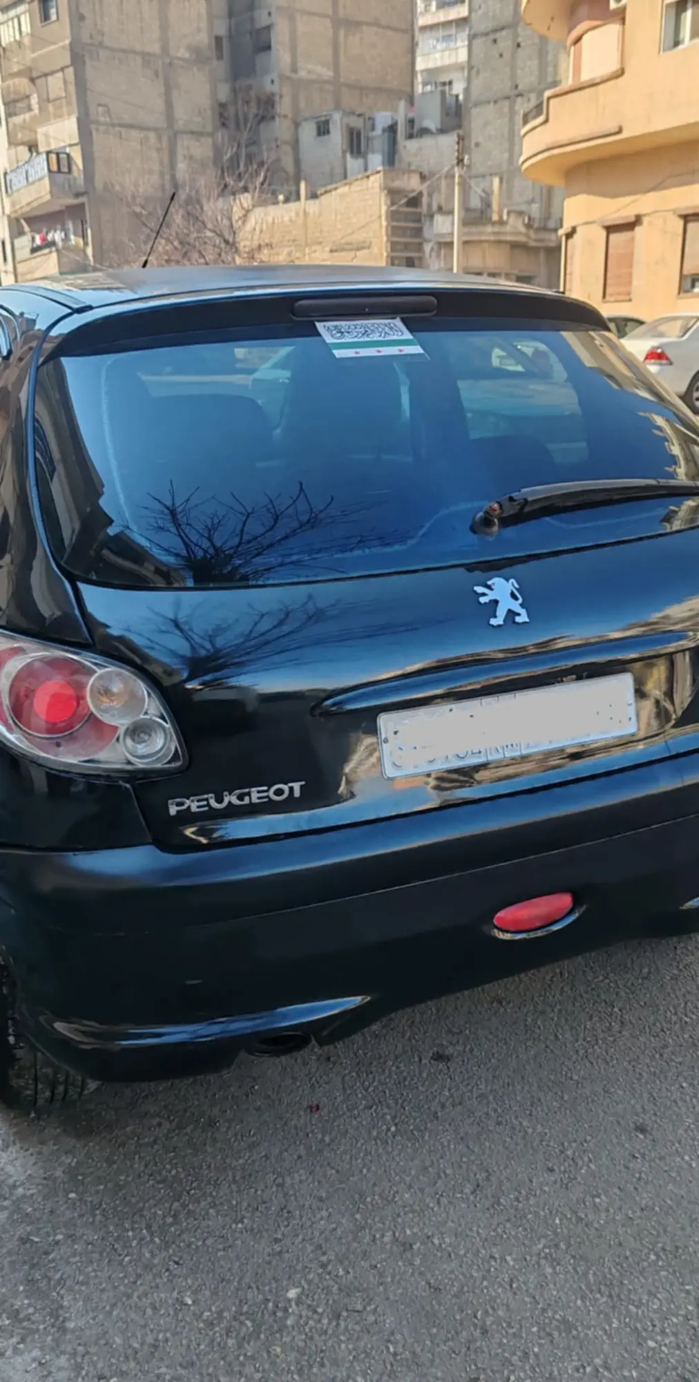 بيجو 206 موديل 2006 بحالة جيدة - صورة 3