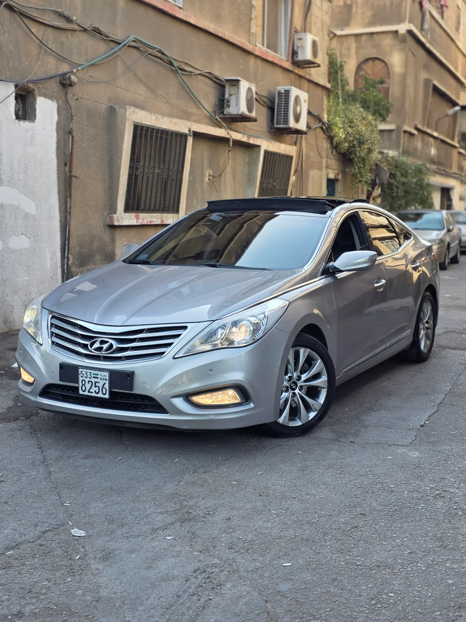 هيونداي أزيرا 2012 .. نظيفة جداً - صورة 2