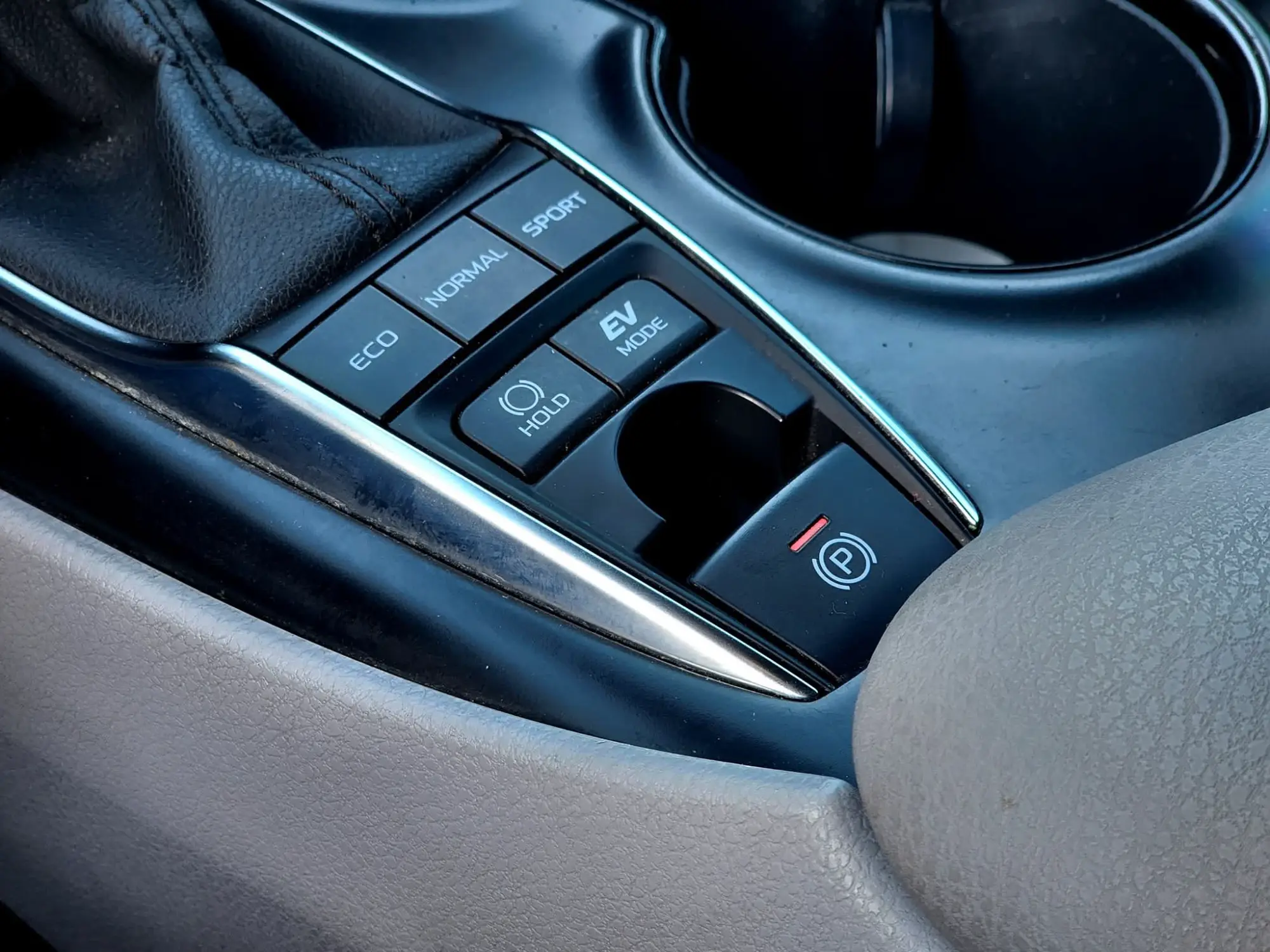 تويوتا كامري هايبرد 2020 - صورة 17