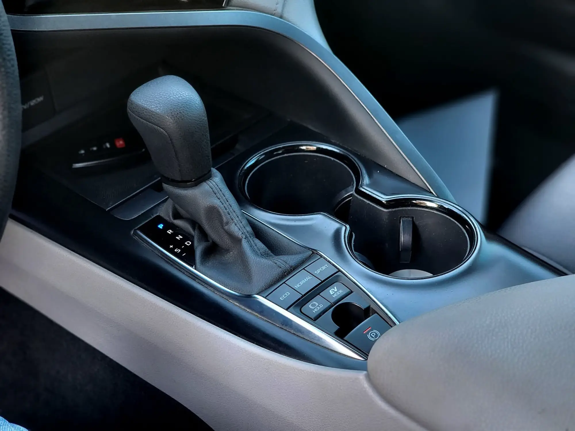 تويوتا كامري هايبرد 2020 - صورة 24