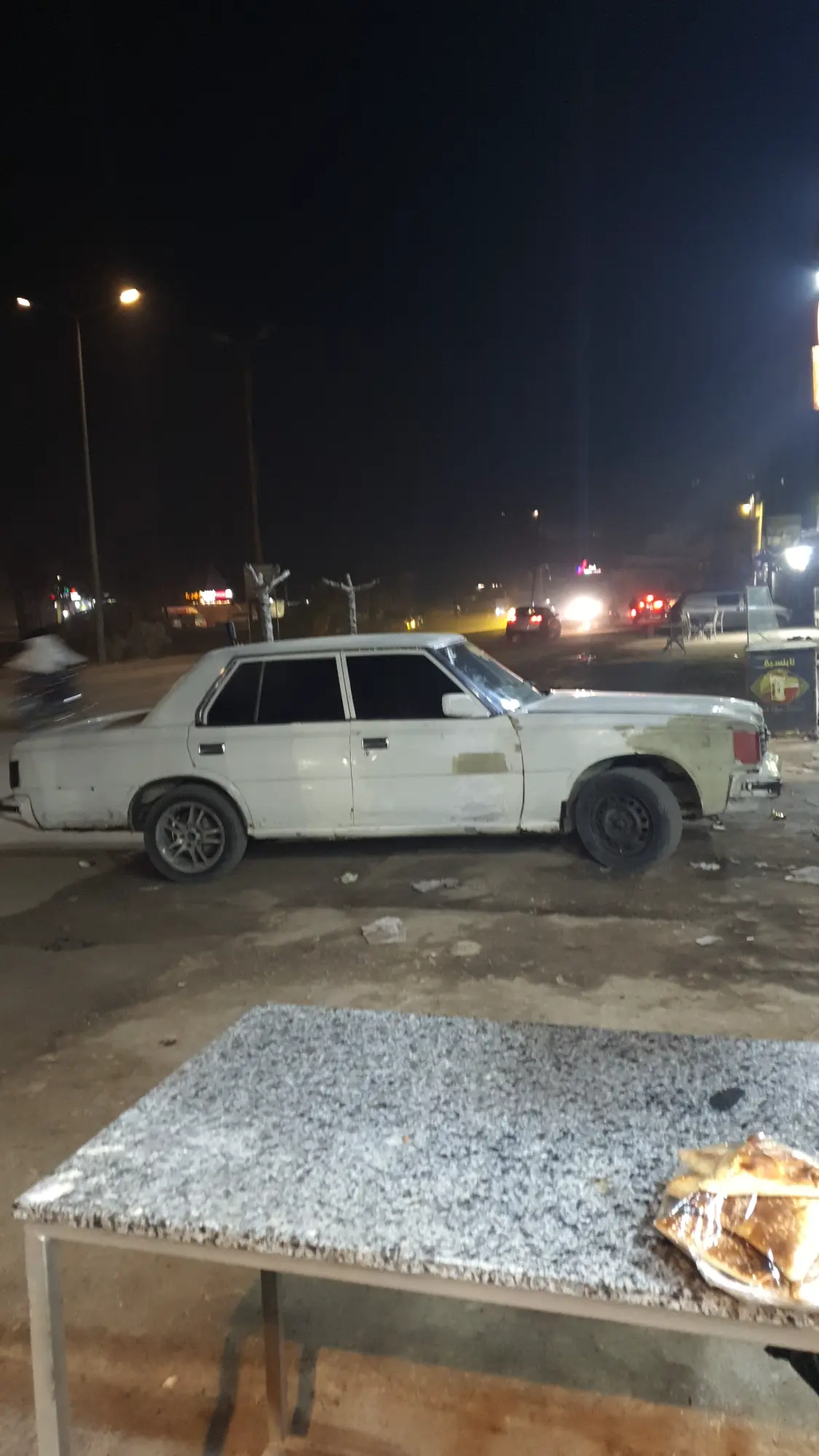 سيارة سيدان قديمة - فرصة لا تعوض