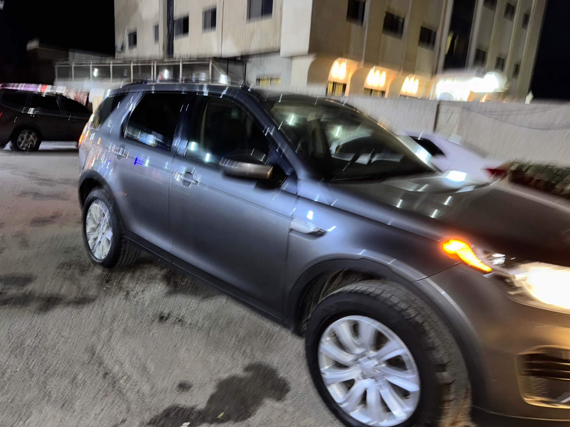 لاند روفر ديسكفري 2016 - صورة 3