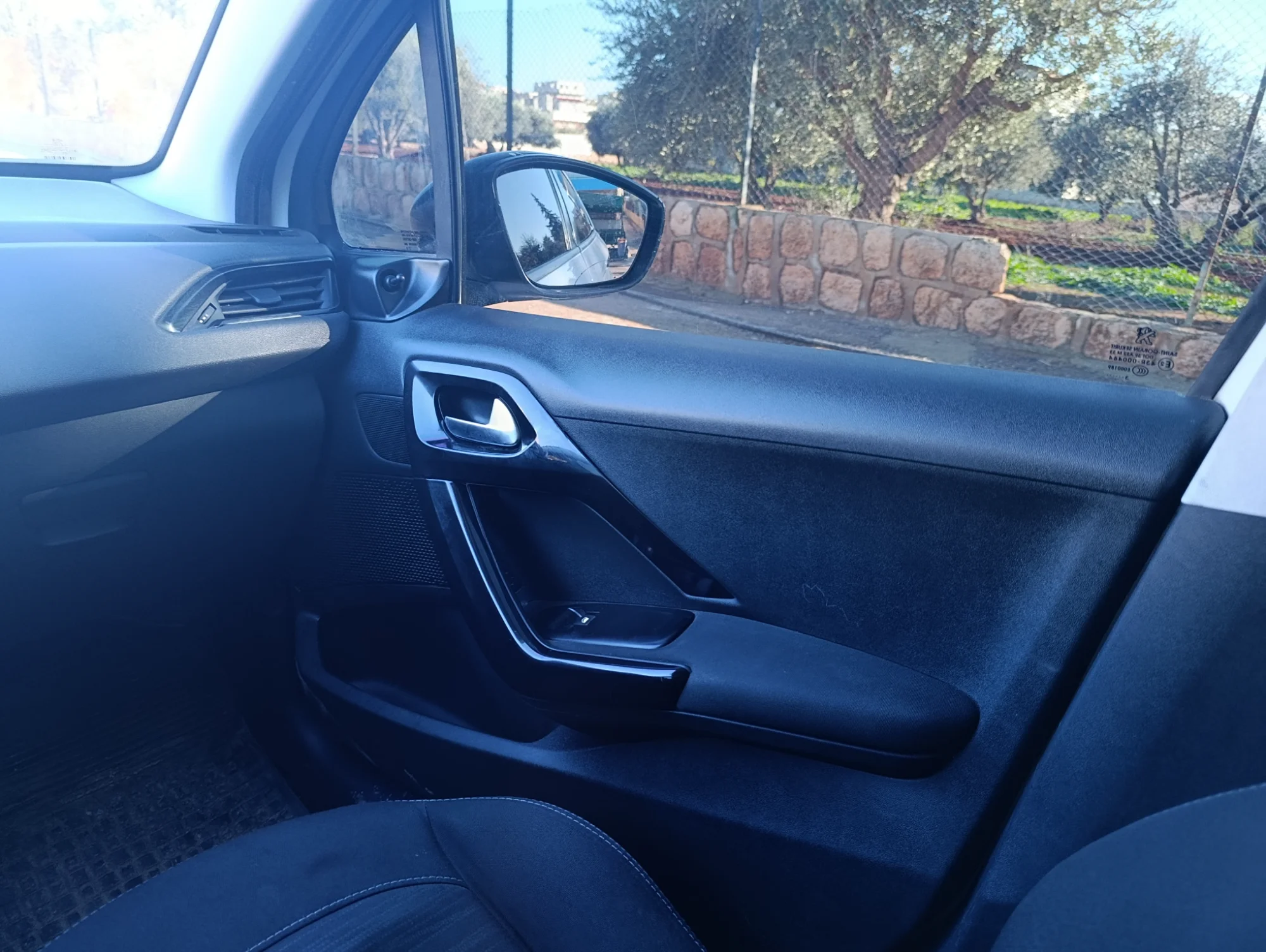 بيجو 208 عادي 2013 بحالة ممتازة واقتصادية - صورة 3