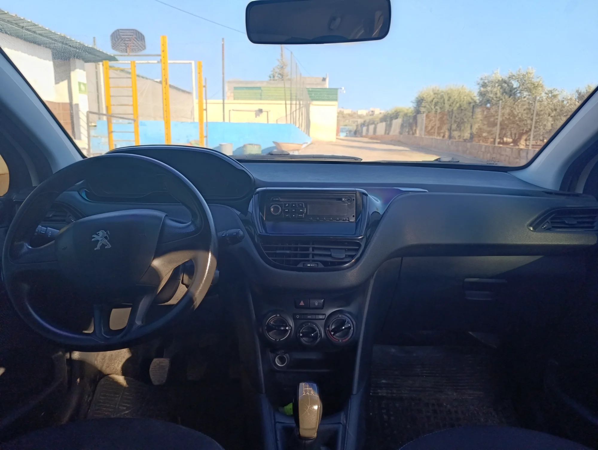 بيجو 208 عادي 2013 بحالة ممتازة واقتصادية - صورة 5
