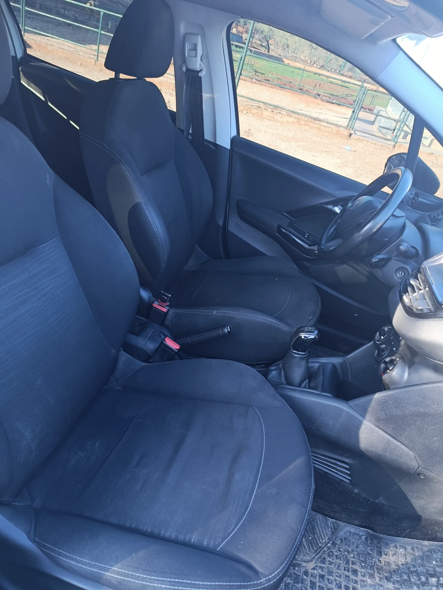 بيجو 208 عادي 2013 بحالة ممتازة واقتصادية - صورة 6