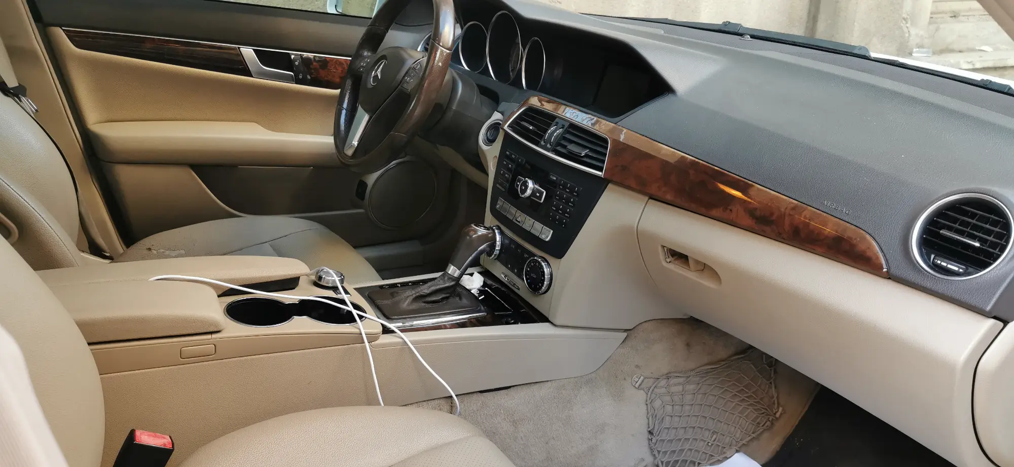 مرسيدس-بنز C-Class 2013 فاخرة c300  - صورة 9