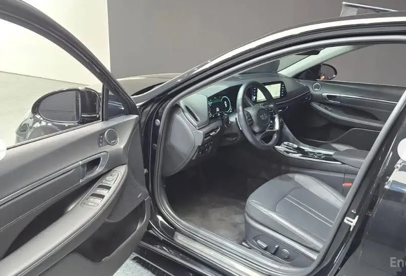 هيونداي سوناتا 2021 أوتوماتيك بحالة الوكالة مع فتحة سقف - صورة 3