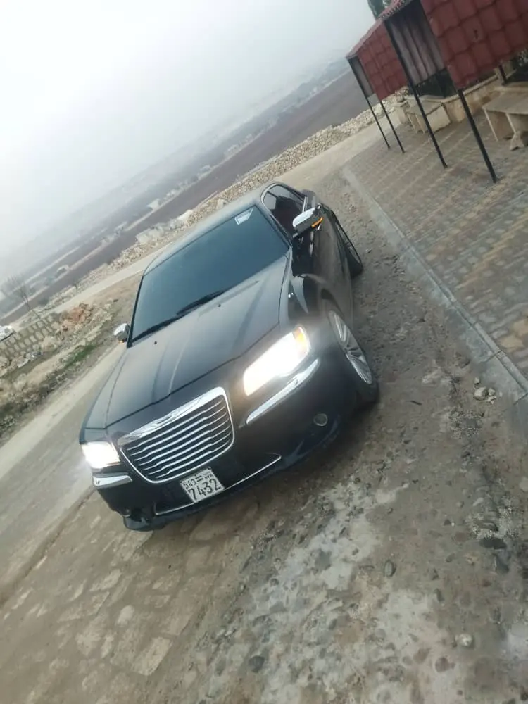 كرايسلر 300 موديل 2014 سيدان فخمة للبيع - صورة 1