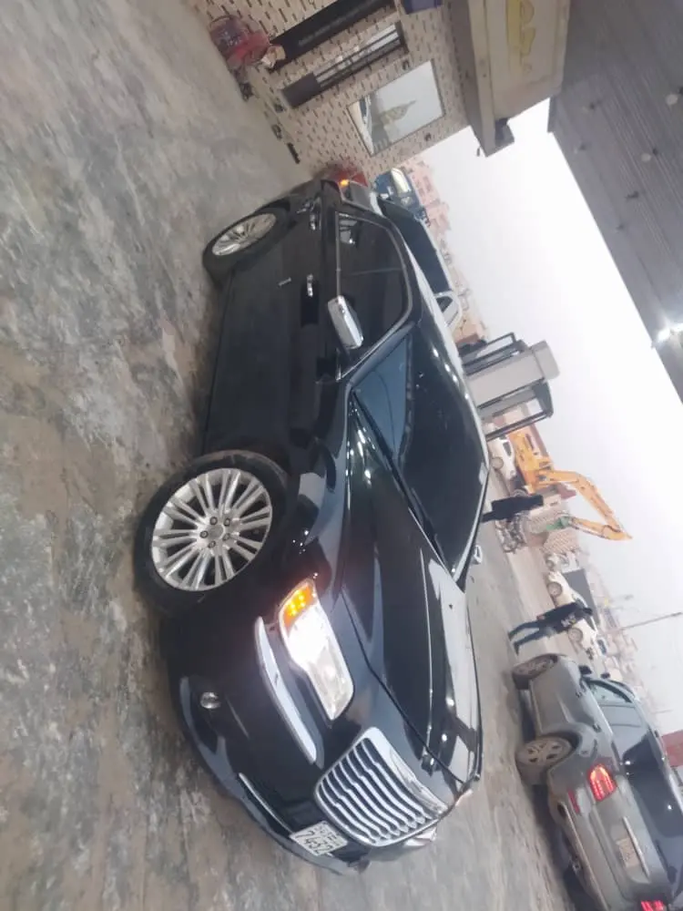 كرايسلر 300 موديل 2014 سيدان فخمة للبيع - صورة 3