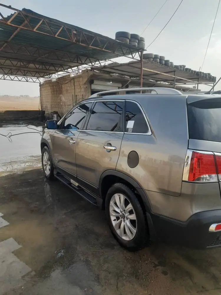 كيا سورينتو 2011 دفع رباعي أتوماتيك بحالة ممتازة - صورة 1