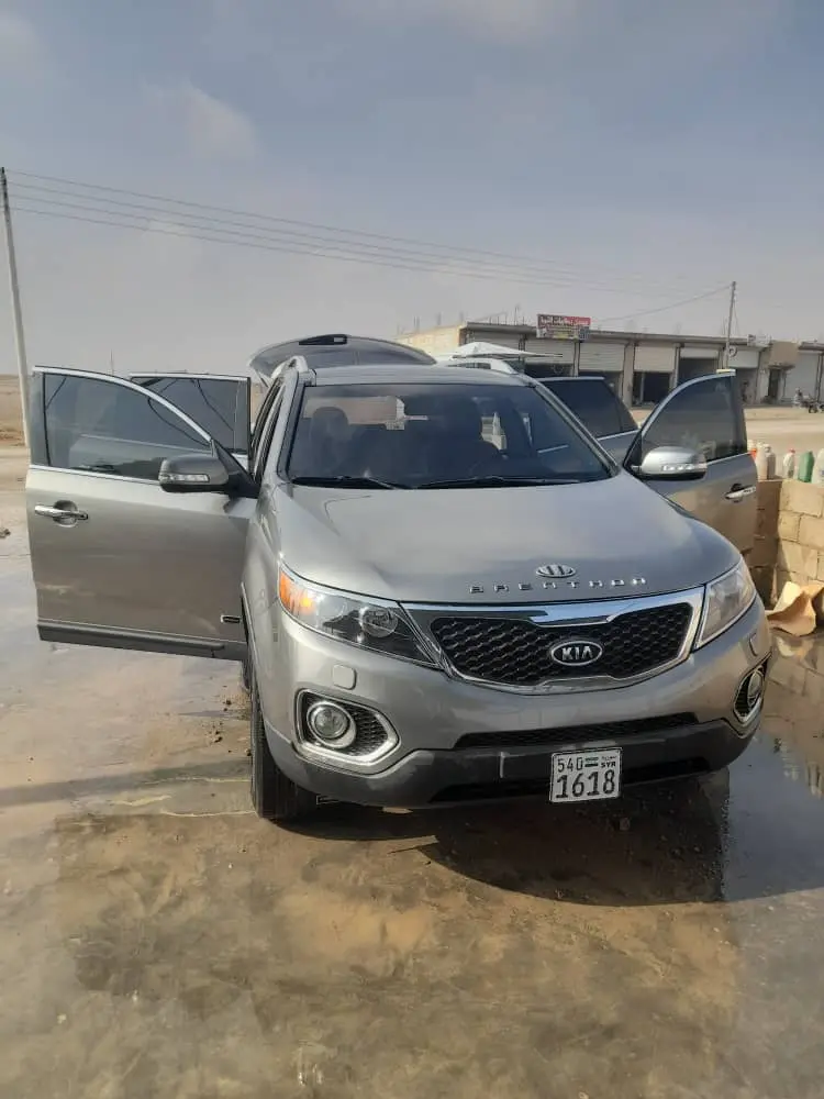 كيا سورينتو 2011 دفع رباعي أتوماتيك بحالة ممتازة - صورة 2