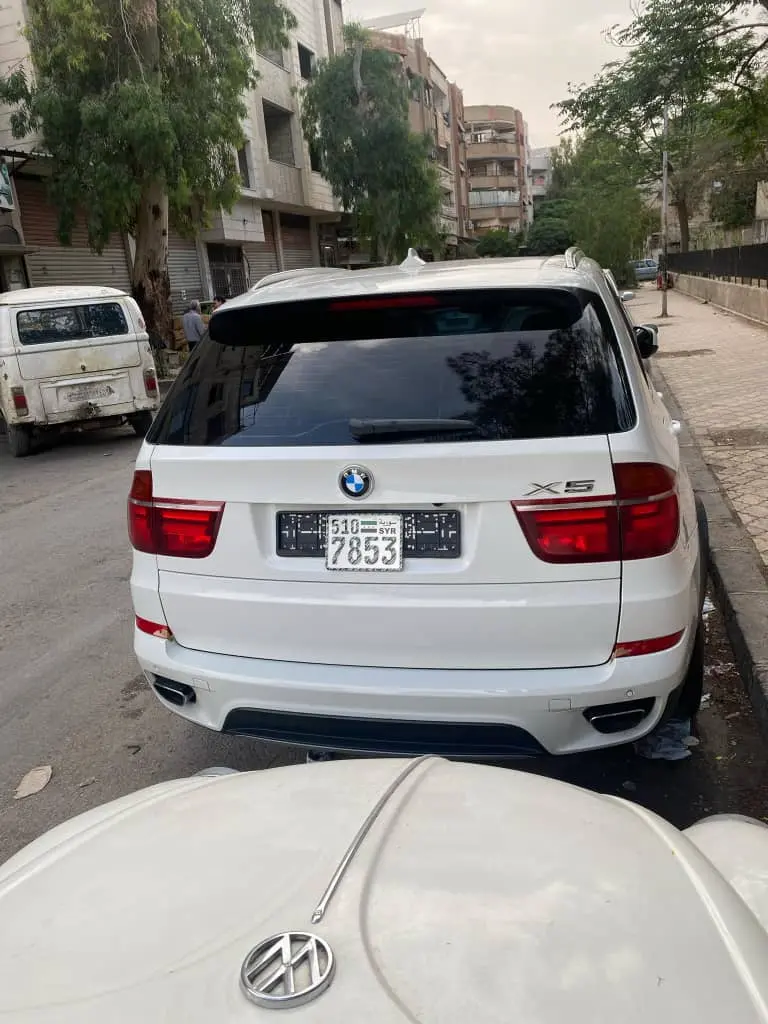 BMW X5 2012 للبيع بمواصفات فاخرة وسقف بانورامي - صورة 4