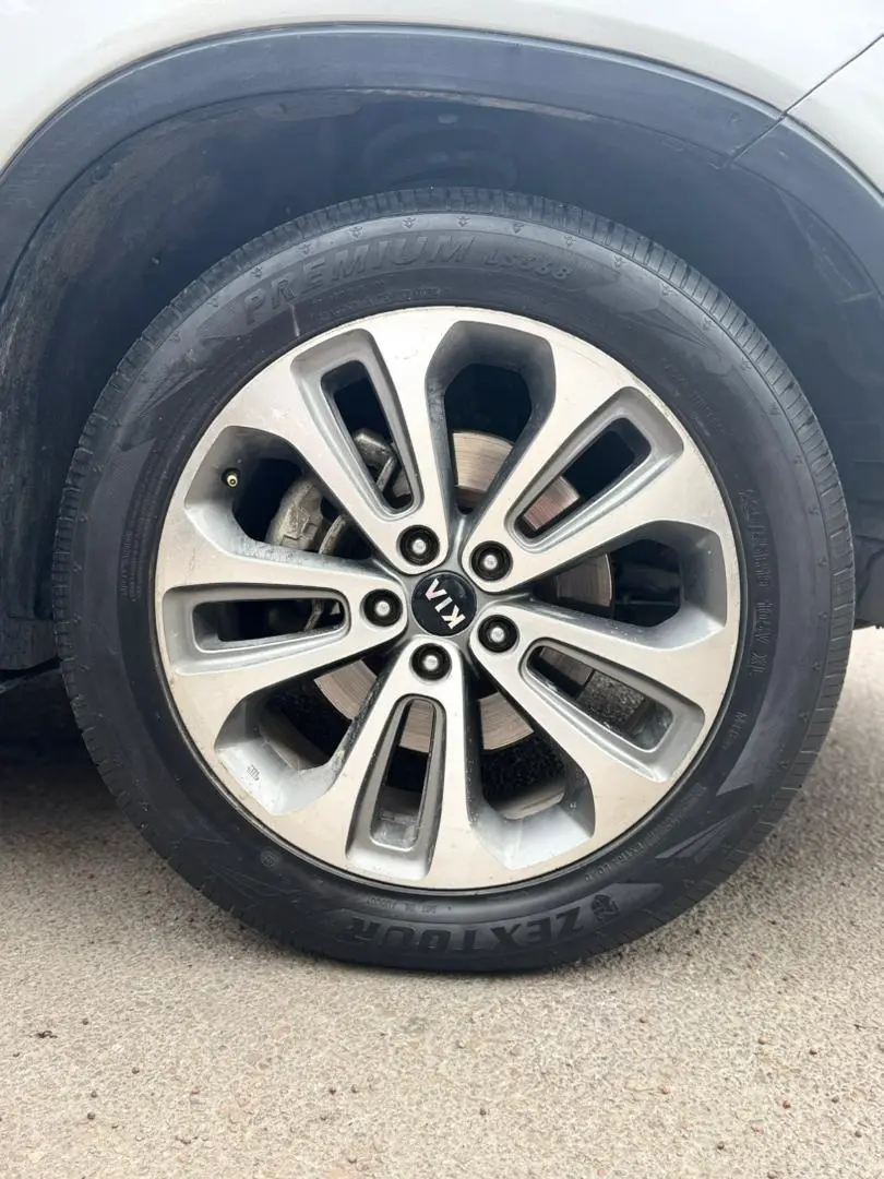 كيا سورينتو 2014 - صورة 12