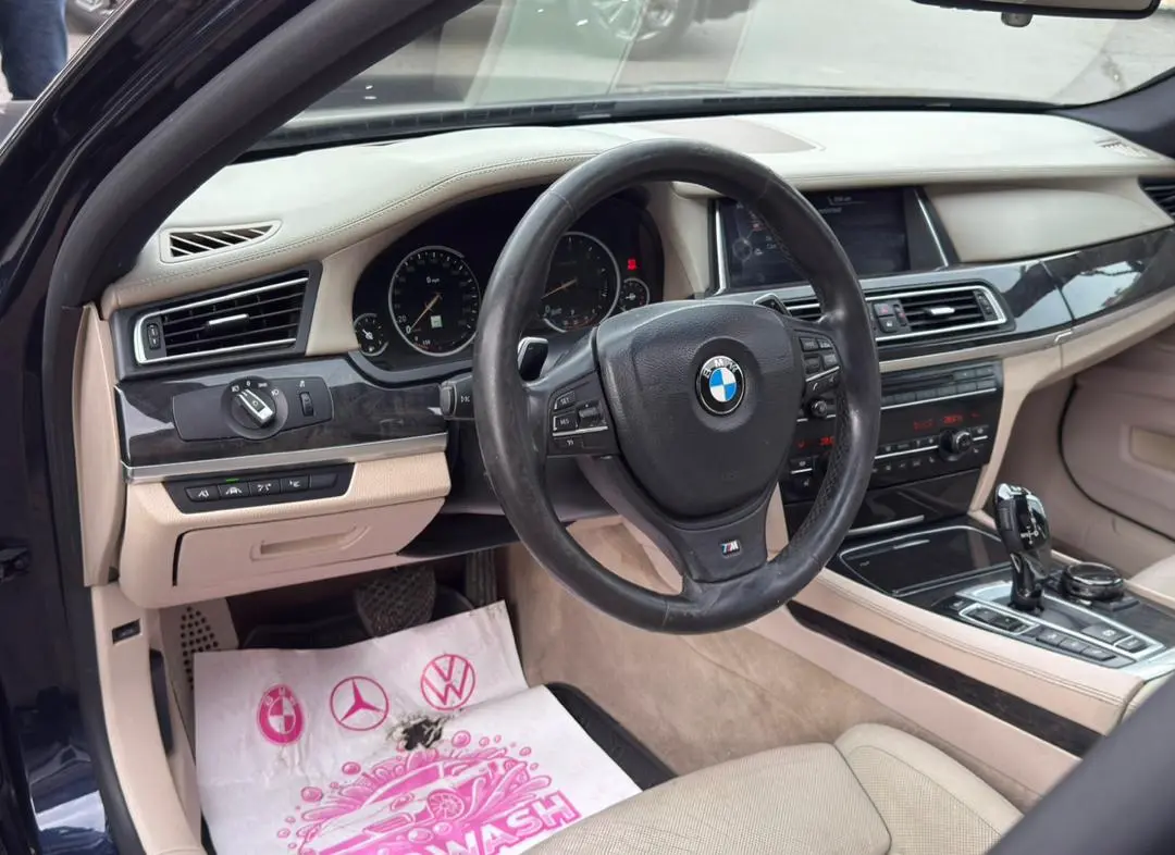 BMW 750 Li 2014 - صورة 12