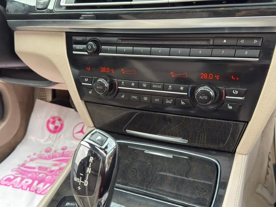 BMW 750 Li 2014 - صورة 13