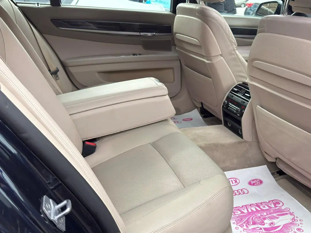 BMW 750 Li 2014 - صورة 15