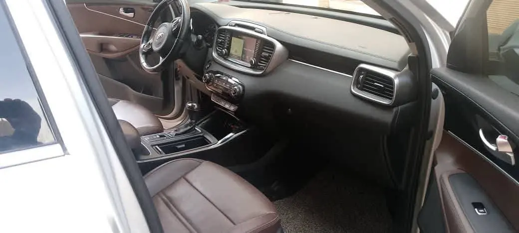 كيا سورينتو 2017 SUV أوتوماتيك مع سقف بانورامي - صورة 6