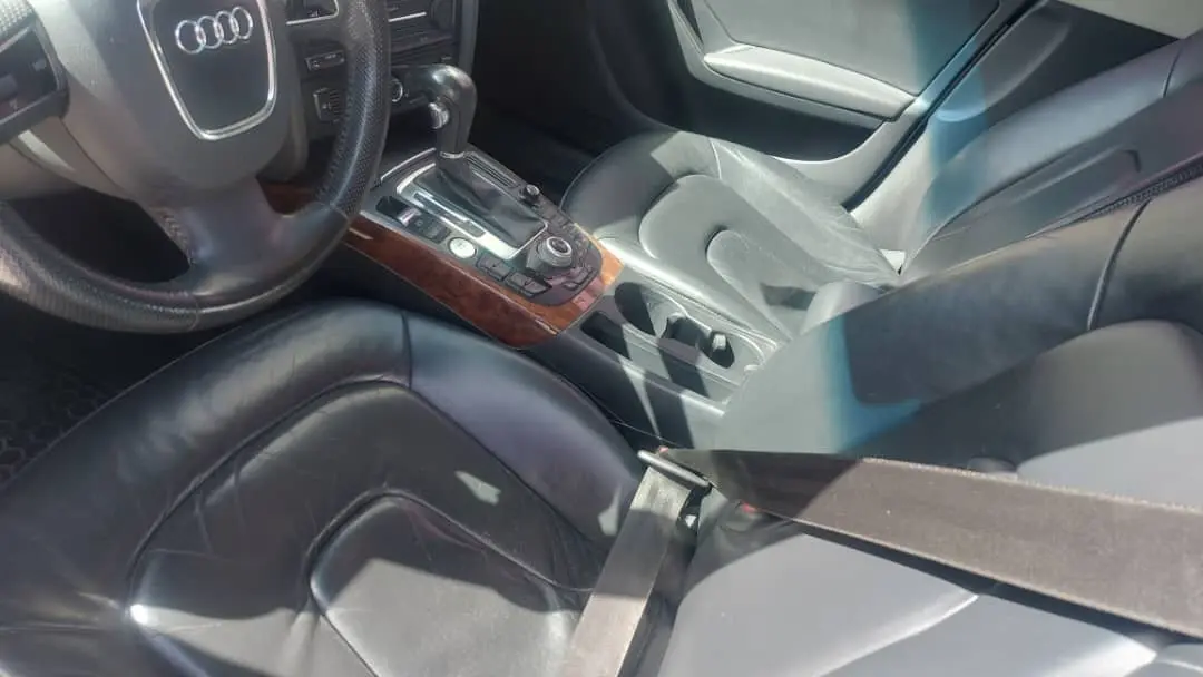 أودي A4 2011 أوتوماتيك بحالة ممتازة - صورة 1