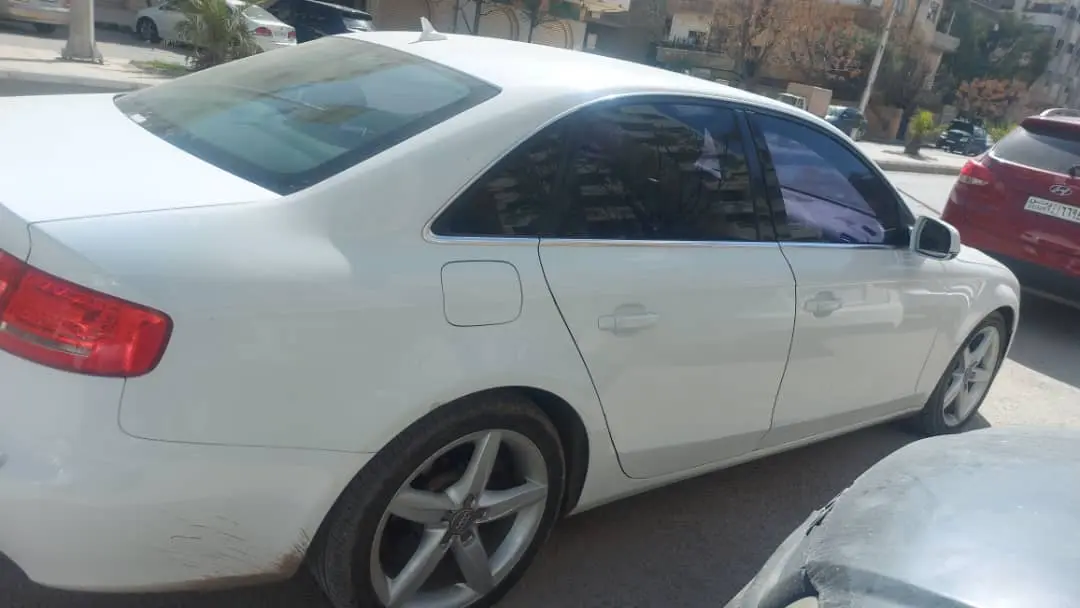 أودي A4 2011 أوتوماتيك بحالة ممتازة - صورة 2