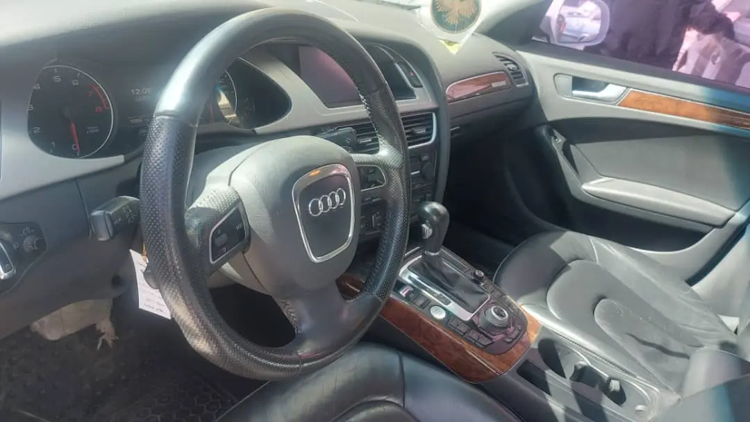 أودي A4 2011 أوتوماتيك بحالة ممتازة - صورة 3