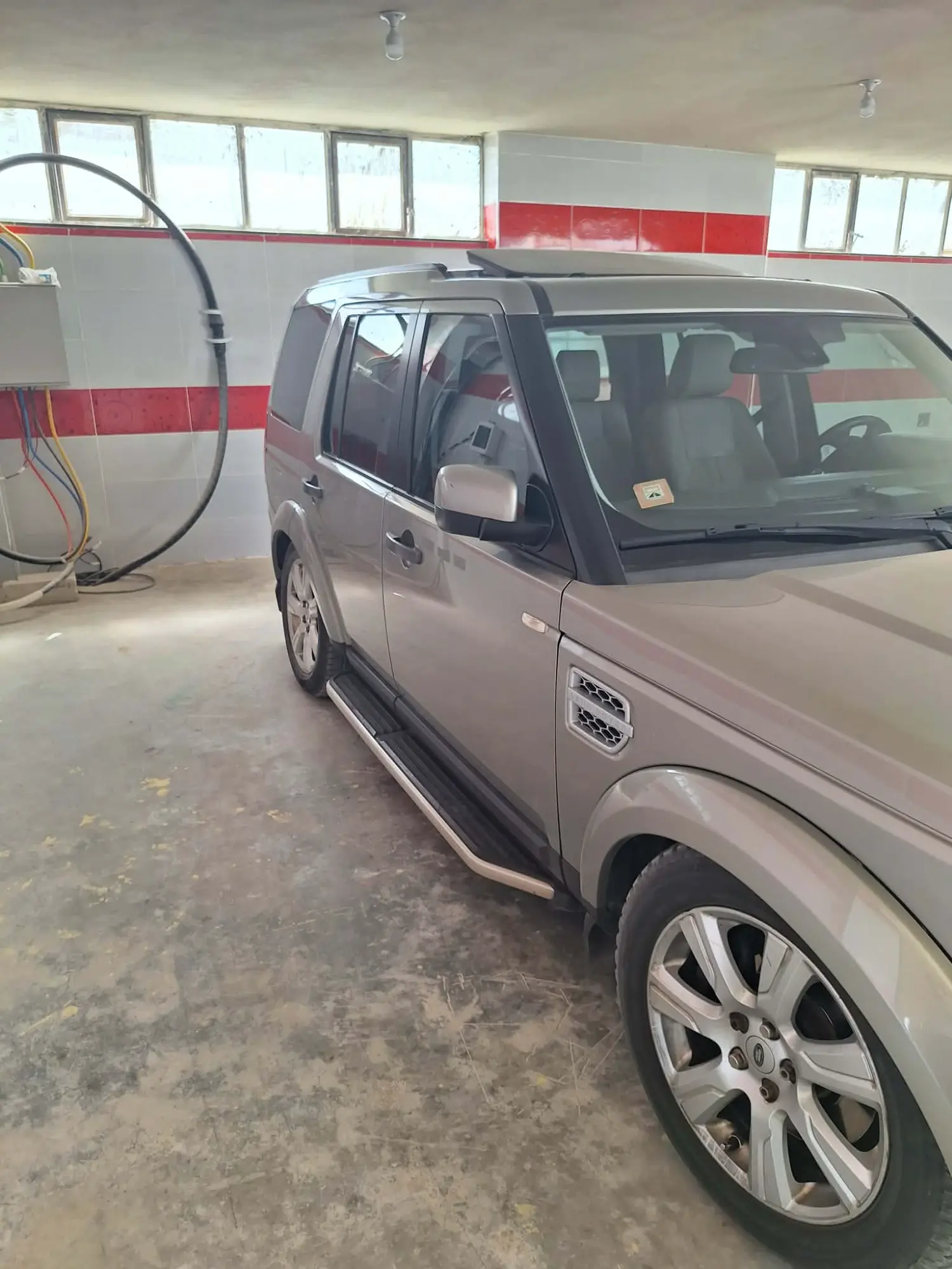 لاند روفر 2013 LR4 محرك 8 سلندر سبع مقاعد  - صورة 3