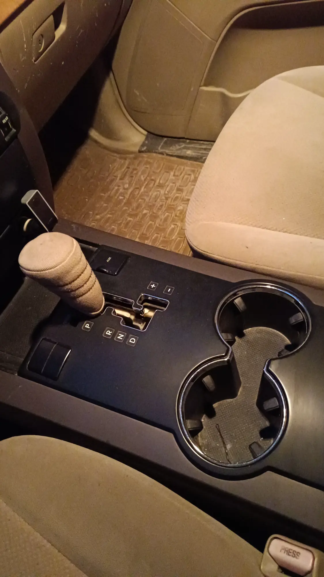 كيا موهافي 2012 دفع رباعي للبيع بحالة ممتازة - صورة 10