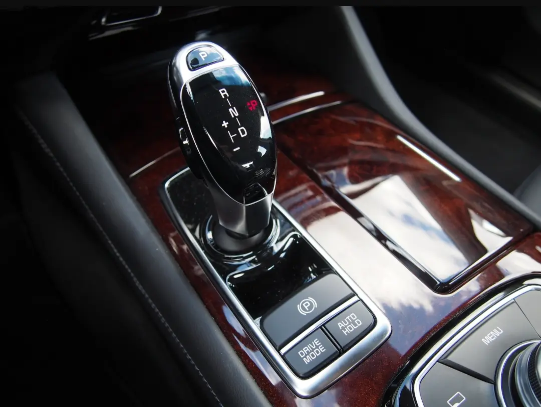 كيا K900 2015 سيدان فاخرة بأعلى المواصفات - صورة 5