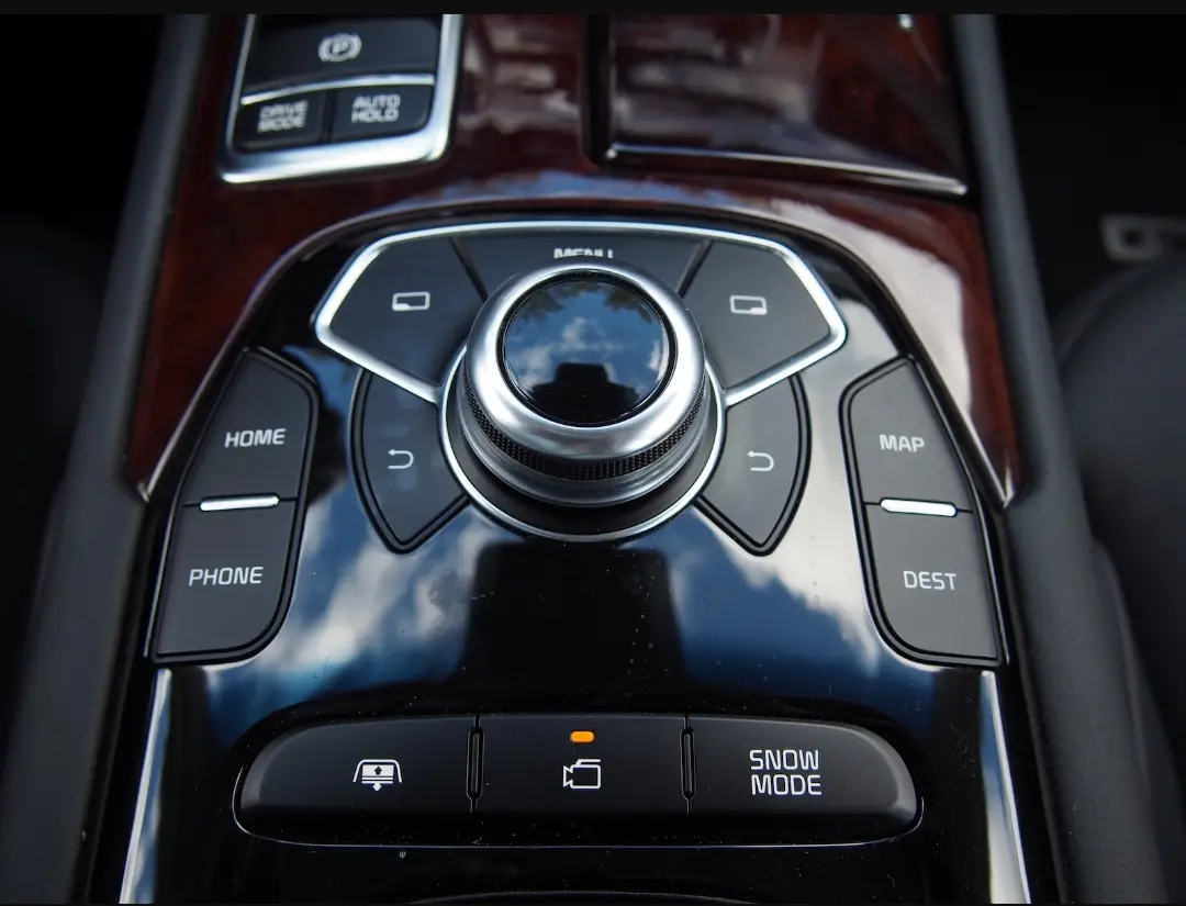 كيا K900 2015 سيدان فاخرة بأعلى المواصفات - صورة 6